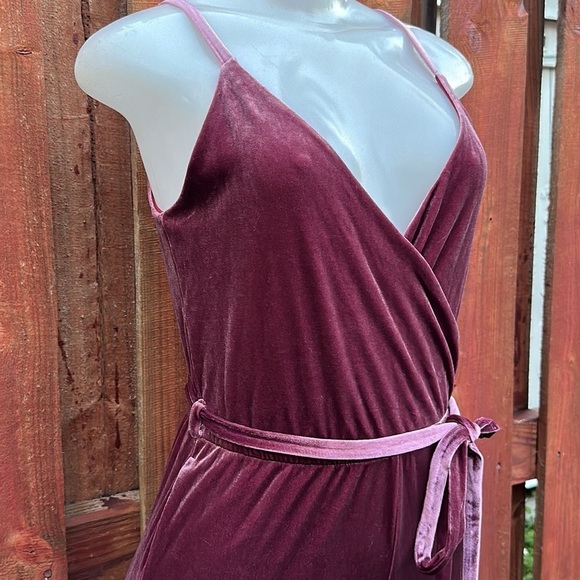Guess Women’s Velvet Wrap Jumpsuit Burgundy Size S - Picture 4 of 14